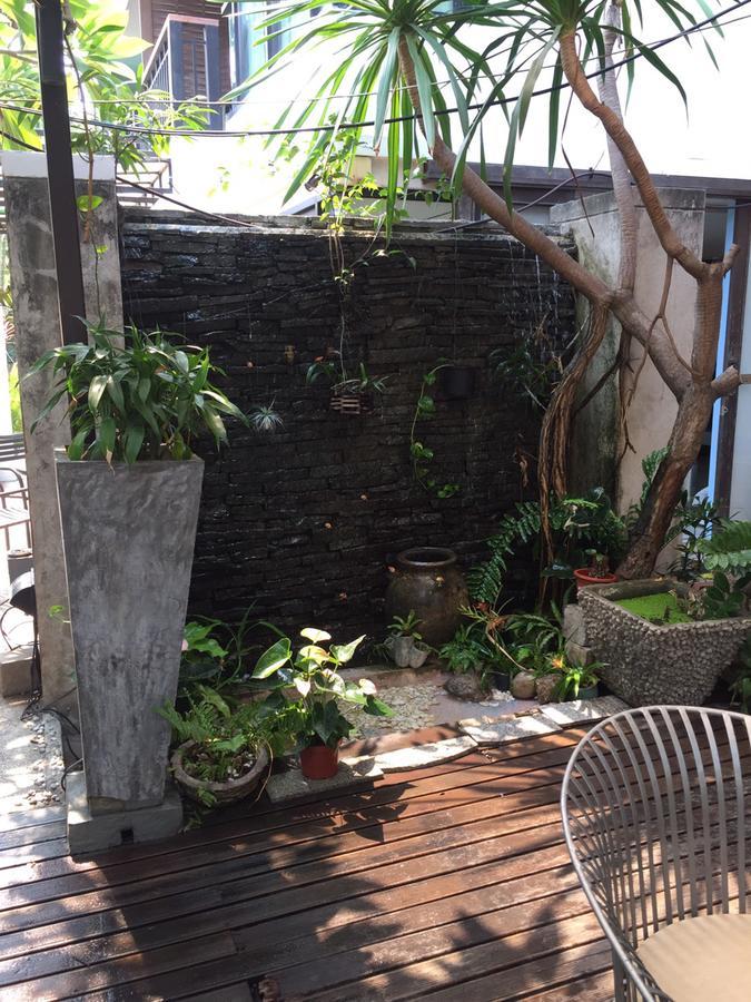 Mandala House, Nhà khách